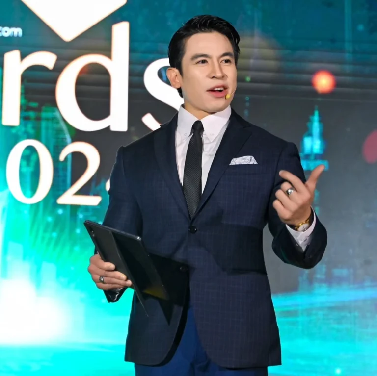 ดร.ณัฐพงศ์ นำศิริกุล หรือ ดร.ป๊อป พิธีกรระดับนานาชาติ ดำเนินรายการในงาน Living Insider Developer Awards 2024